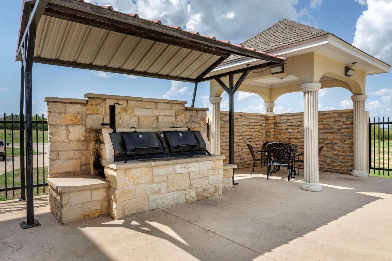 Comfort Inn & Suites Gatesville Near Fort Cavazos Екстериор снимка