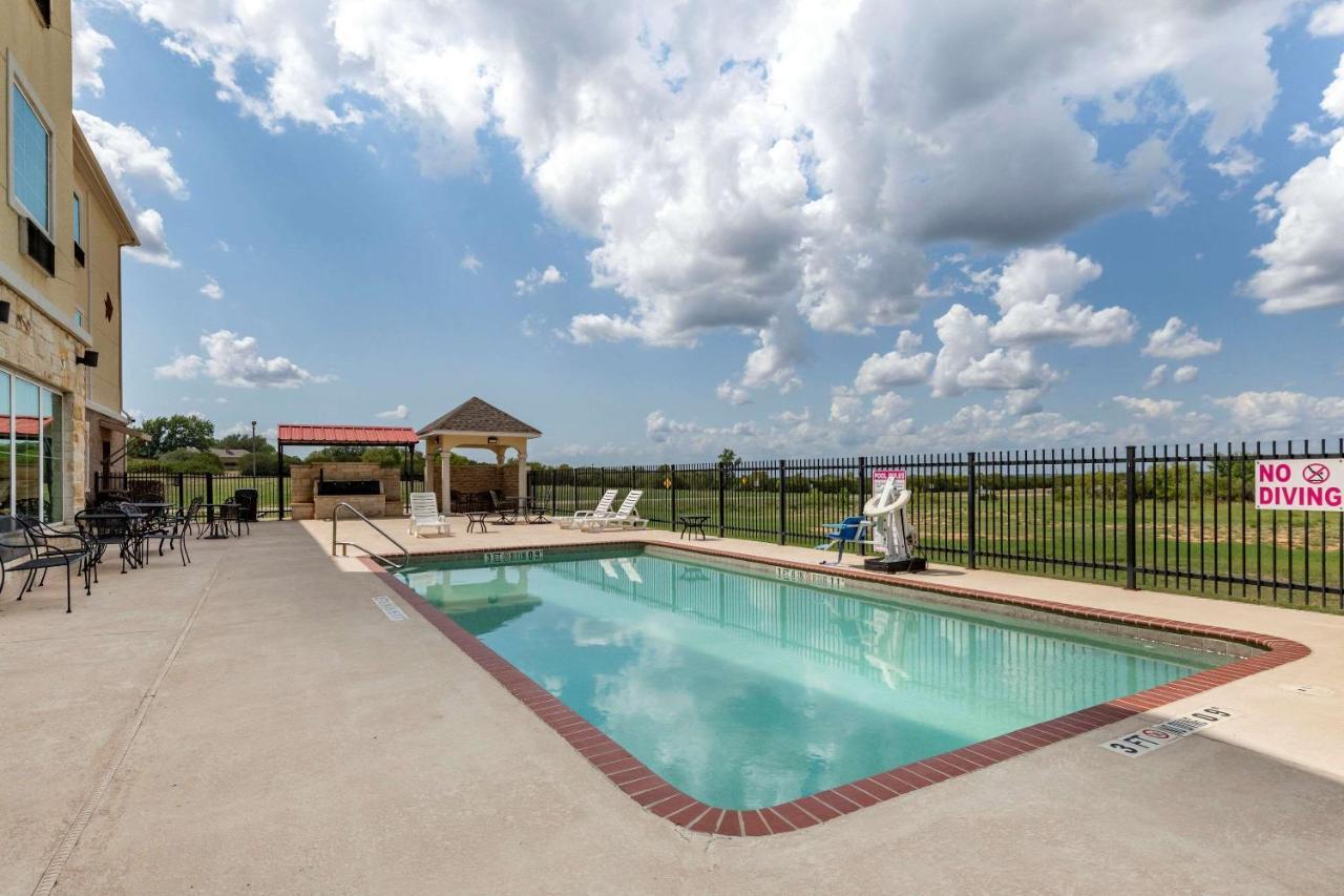 Comfort Inn & Suites Gatesville Near Fort Cavazos Екстериор снимка